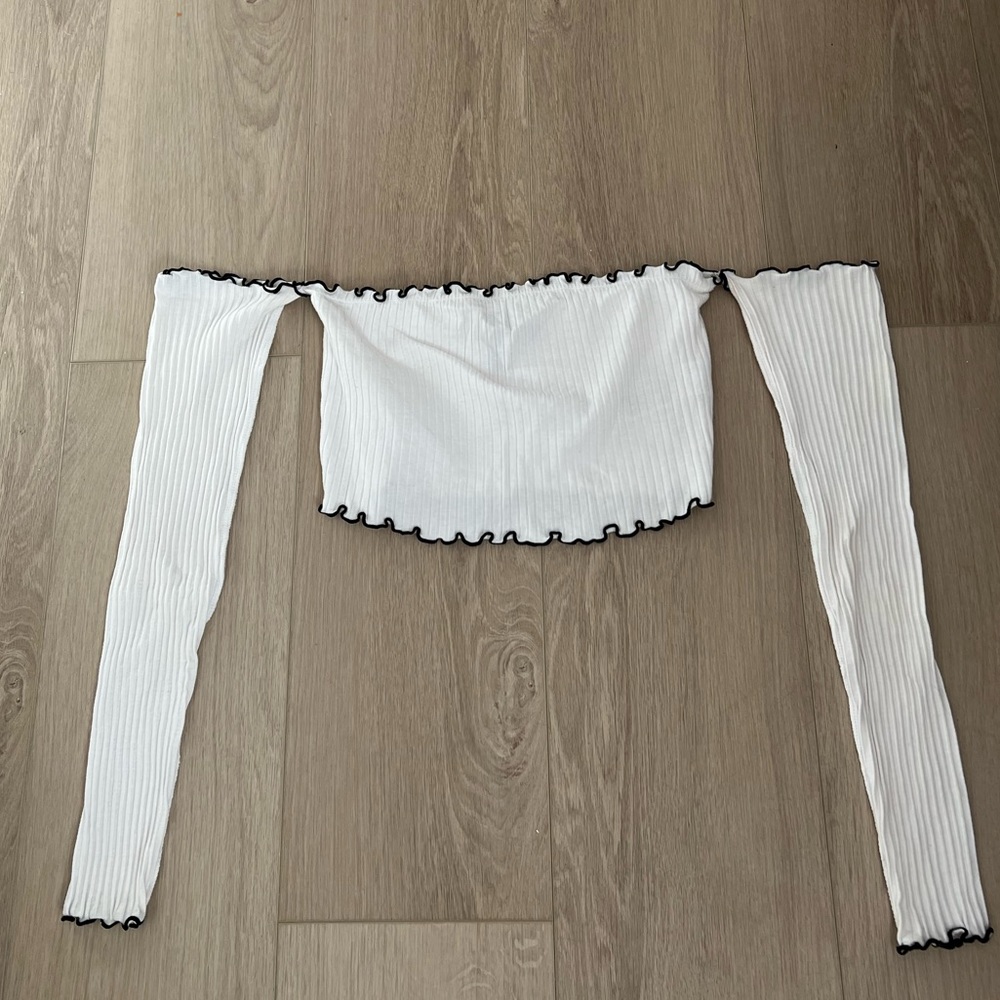 strapless ruffled crop